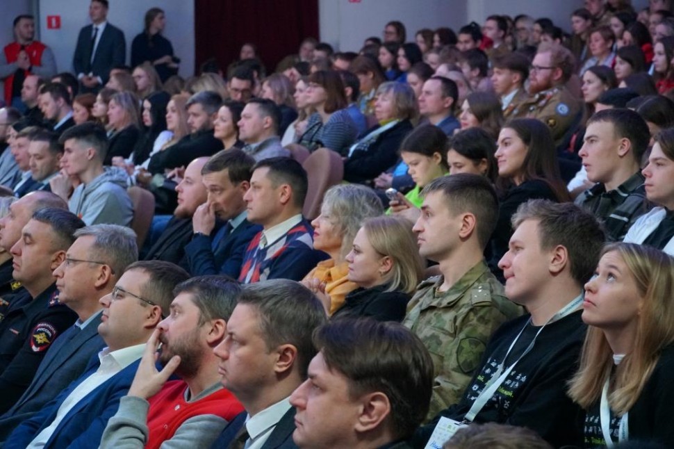 Офицер Росгвардии принял участие в торжественной церемонии открытия года молодежи в Архангельской области